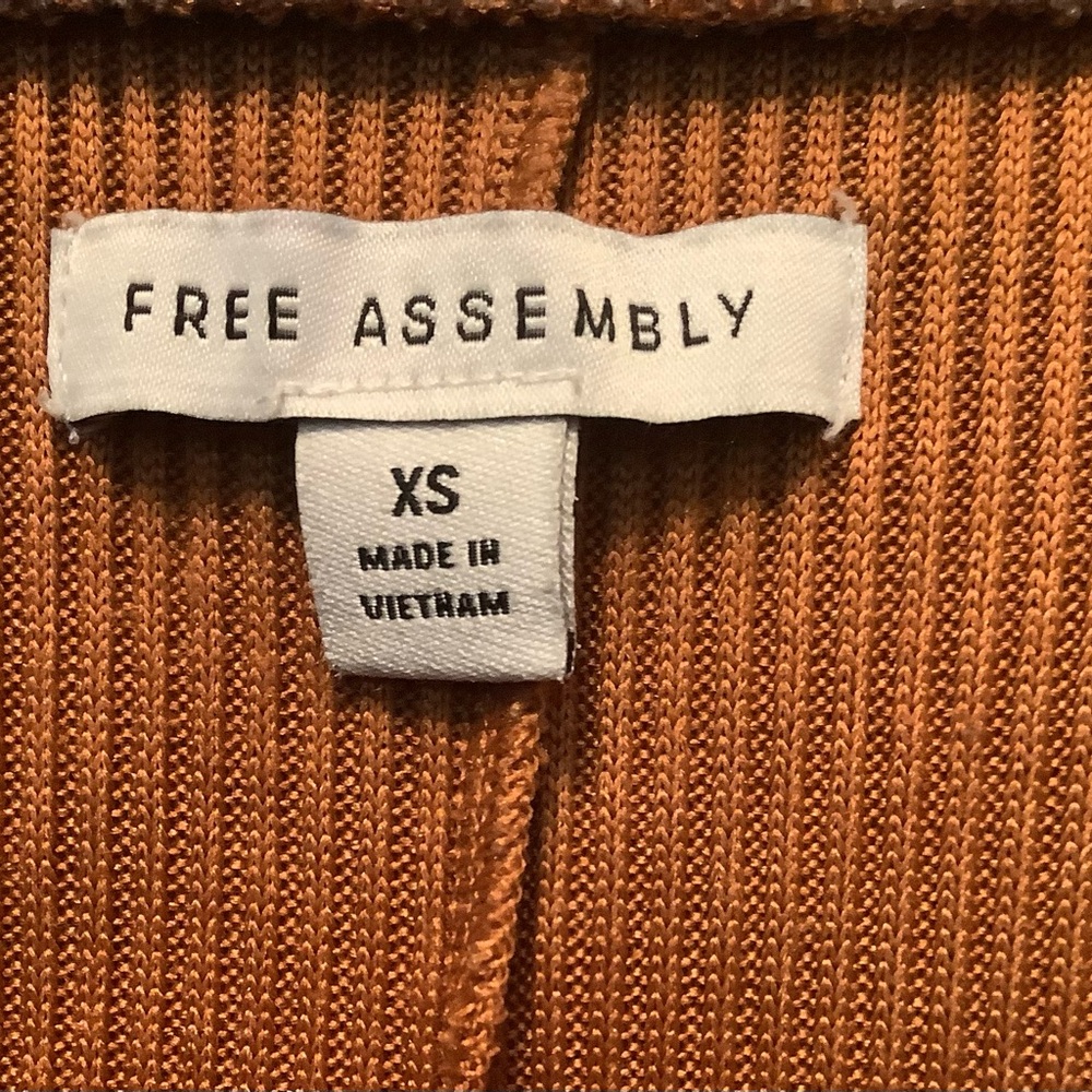 Free Assembly Women's XS Button-Up Orange Sweater - Picture 2 of 11